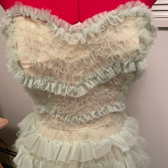 Stunning Vintage strapless ruffle dress - Picture 4 of 16